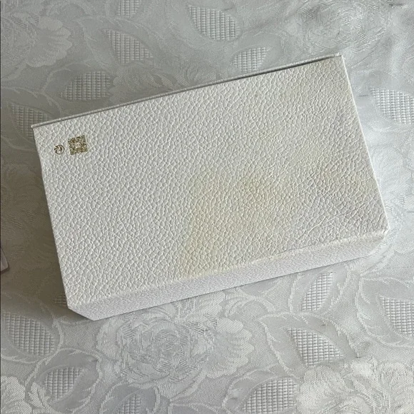 Dior Luxurious White and Gold Set - Picture 7 of 9